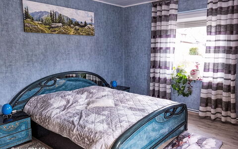 Ludmilla: Lit, Chambre, Meubles, Literie, Drap De Lit, Linge, Design Intérieur, Cadre De Lit, Sol, Domicile