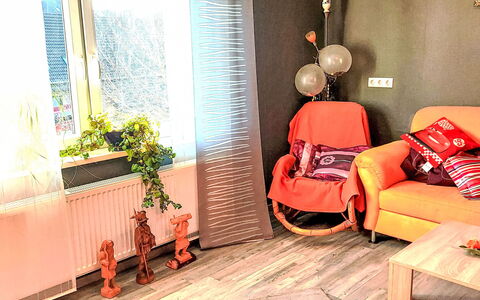 Ludmilla: Meubles, Design Intérieur, Sol, Bois, Sol, Éclairage, Pièce, Parquet, Salon, Domicile