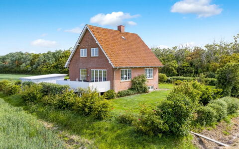 Freja - 12Km from the Sea: Biens, Ombre, Allée, Ferme