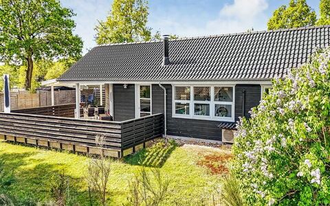 Terttu - 250M from the Sea: Bois, Domicile, Porche, Plate-Forme, Dur, Toit, Tache De Bois, Parquet, Eco Hôtel