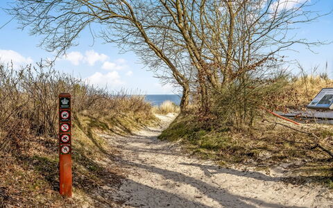 Terttu - 250M from the Sea: Bois, Domicile, Porche, Plate-Forme, Dur, Toit, Tache De Bois, Parquet, Eco Hôtel