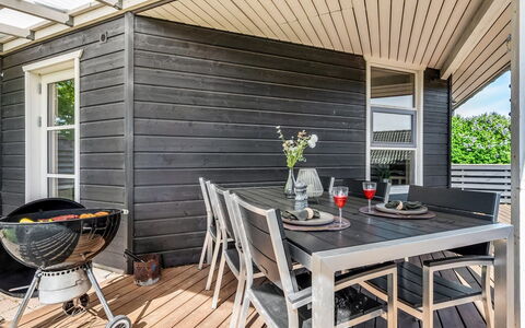Terttu - 250M from the Sea: Bois, Domicile, Porche, Plate-Forme, Dur, Toit, Tache De Bois, Parquet, Eco Hôtel
