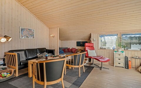 Anline - 600M to the Fjord: Design Intérieur, Plafond, Appartement, Sol, Meubles, Sol, Pièce, Éclairage, Domicile, Canapé