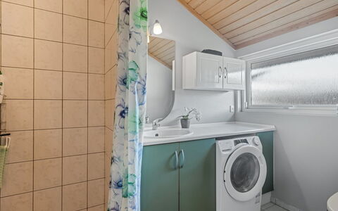 Anline - 600M to the Fjord: Design Intérieur, Plafond, Appartement, Sol, Meubles, Sol, Pièce, Éclairage, Domicile, Canapé
