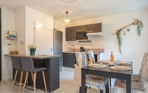 Les Jardins D'Aunis: Meubles, Design Intérieur, Comptoir, Bois, Sol, Cuisine, Table Cuisine Et Salle A Manger, Plafond, Sol, Pièce