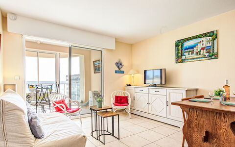 Les Rives du Soleil: Meubles, Appartement, Design Intérieur, Sol, Chaise, Plafond, Salon, Table Cuisine Et Salle A Manger, Hôtel