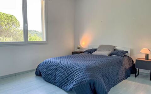 Castellas: Lit, Chambre, Meubles, Literie, Design Intérieur, Drap De Lit, Sol, Sol, Bois, Linge