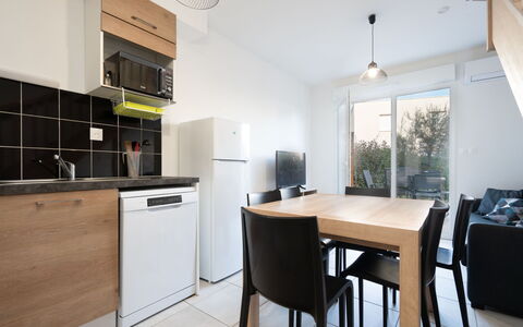 La Dune: Meubles, Design Intérieur, Cuisine, Comptoir, Sol, Principaux Appliance, Bois, Sol, Appareil De Cuisine, Pièce