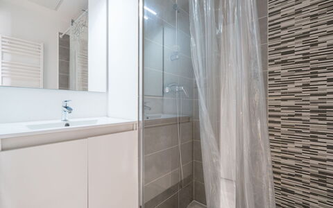 La Dune: Sol, Sol, Design Intérieur, Salle De Bains, Luminaire Plomberie, Tuile, Armoire De Toilette, Plomberie, Composite, Plafond