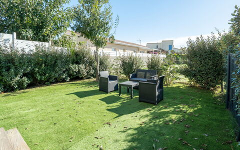 La Dune: Herbe, Jardin, Arbuste, Lot Terre, Pelouse, Couverture De Sol, Arrière-Cour, Ombre