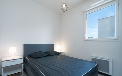La Dune: Chambre, Design Intérieur, Plafond, Sol, Lit, Sol, Pièce, Éclairage, Meubles, Literie