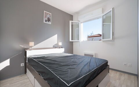 La Dune: Meubles, Lit, Chambre, Design Intérieur, Sol, Sol, Plafond, Pièce, Drap De Lit, Literie