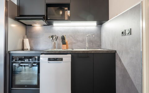 La Dune: Appareil De Cuisine, Cuisine, Principaux Appliance, Comptoir, Électroménager, Cuisinière, Design Intérieur, Cabinetry, Le Fourneau, Meubles