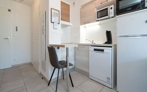 La Dune: Design Intérieur, Meubles, Sol, Comptoir, Sol, Principaux Appliance, Pièce, Cabinetry, Cuisine, Domicile