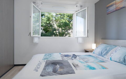 La Dune: Meubles, Bois, Design Intérieur, Sol, Cuisine, Cabinetry, Sol, Pièce, Principaux Appliance, Placard