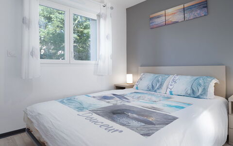 La Dune: Lit, Meubles, Chambre, Design Intérieur, Literie, Drap De Lit, Linge, Sol, Pièce, Domicile