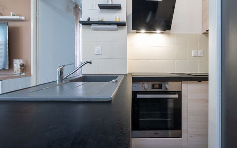 La Dune: Meubles, Bois, Design Intérieur, Sol, Cuisine, Cabinetry, Sol, Pièce, Principaux Appliance, Placard
