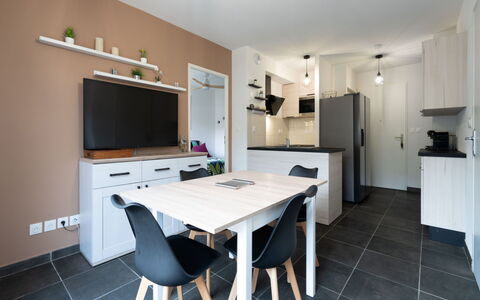 La Dune: Meubles, Bois, Design Intérieur, Sol, Cuisine, Cabinetry, Sol, Pièce, Principaux Appliance, Placard