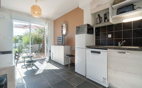 La Dune: Meubles, Bois, Design Intérieur, Sol, Cuisine, Cabinetry, Sol, Pièce, Principaux Appliance, Placard