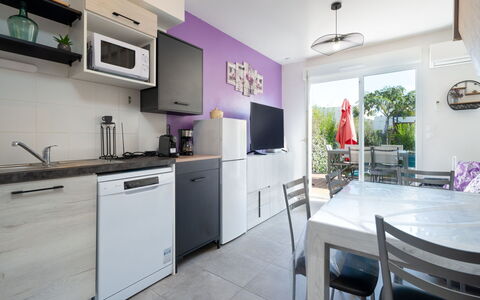 La Dune: Meubles, Bois, Design Intérieur, Sol, Cuisine, Cabinetry, Sol, Pièce, Principaux Appliance, Placard