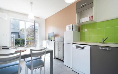 La Dune: Meubles, Bois, Design Intérieur, Sol, Cuisine, Cabinetry, Sol, Pièce, Principaux Appliance, Placard