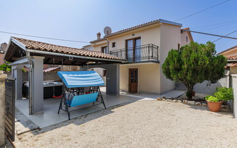 Mauro: Maison, Domicile, Porte, Ombre, Balcon, Allée, Store, Structure En Plein Air, Cour, Plante D'Appartement