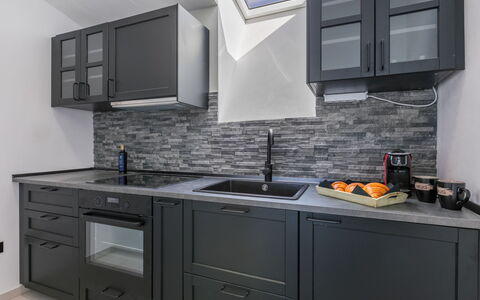 Mapo: Meubles, Bois, Design Intérieur, Sol, Cuisine, Cabinetry, Sol, Pièce, Principaux Appliance, Placard