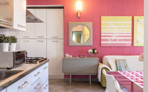 Suite Artemare: Meubles, Design Intérieur, Cuisine, Rose, Éclairage, Pièce, Domicile, Sol, Table, Luminaire