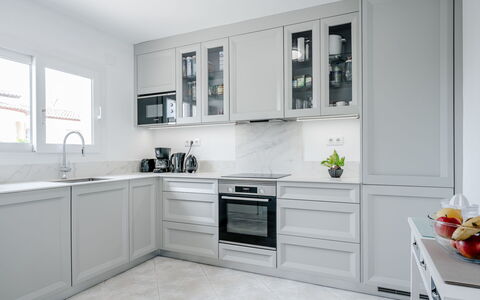Aurora Boreal: Cuisine, Cabinetry, Design Intérieur, Appareil De Cuisine, Comptoir, Sol, Principaux Appliance, Éclairage, Meubles, Placard