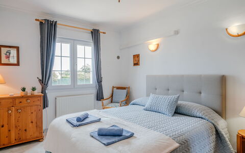 Aurora Boreal: Meubles, Lit, Design Intérieur, Chambre, Linge, Literie, Plafond, Drap De Lit, Pièce, Domicile