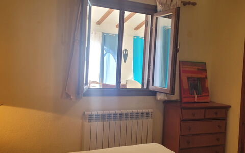Casa Pleno Sol: Bois, Design Intérieur, Chambre, Lit, Sol, Pièce, Drap De Lit, Literie, Linge, Tache De Bois