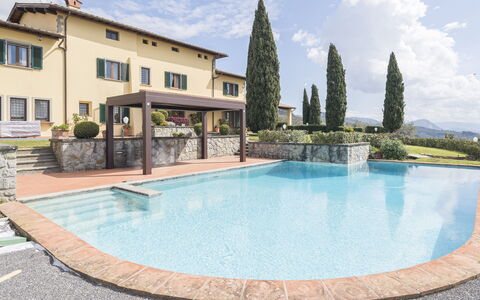 Villa Alessia Luxury: Piscine, Recours, Ombre, Caractéristique De L'Eau, Eco Hôtel, Cour, Villa, Aménagement Paysager, Hacienda, Dalle