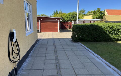 Helemine - 900M from the Sea: Biens, Ombre, Allée, Ferme