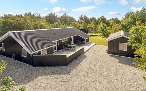 Onni - 2.3Km from the Sea: Bois, Domicile, Porche, Plate-Forme, Dur, Toit, Tache De Bois, Parquet, Eco Hôtel