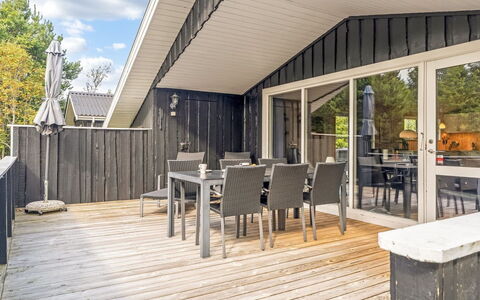 Onni - 2.3Km from the Sea: Bois, Domicile, Porche, Plate-Forme, Dur, Toit, Tache De Bois, Parquet, Eco Hôtel