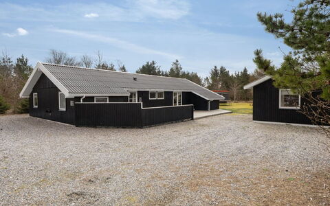 Onni - 2.3Km from the Sea: Bois, Domicile, Porche, Plate-Forme, Dur, Toit, Tache De Bois, Parquet, Eco Hôtel