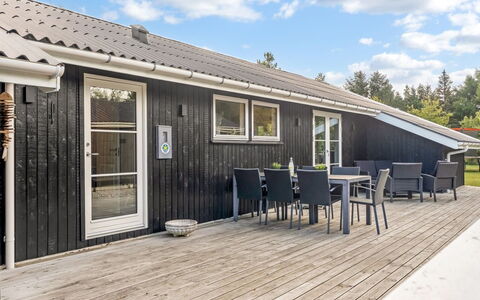 Onni - 2.3Km from the Sea: Bois, Domicile, Porche, Plate-Forme, Dur, Toit, Tache De Bois, Parquet, Eco Hôtel