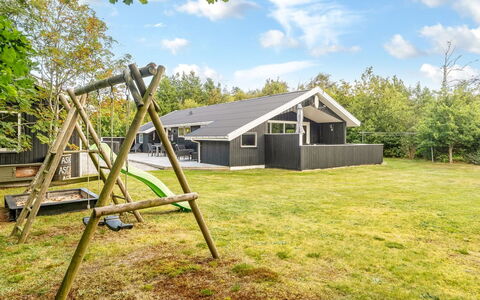 Onni - 2.3Km from the Sea: Bois, Domicile, Porche, Plate-Forme, Dur, Toit, Tache De Bois, Parquet, Eco Hôtel
