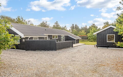 Onni - 2.3Km from the Sea: Bois, Domicile, Porche, Plate-Forme, Dur, Toit, Tache De Bois, Parquet, Eco Hôtel