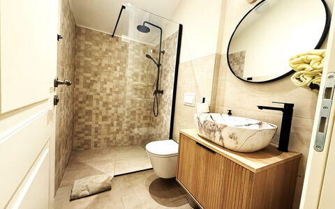 Casa Rossa Ac, Wifi, Prodol - Croazia: Sol, Design Intérieur, Luminaire Plomberie, Sol, Salle De Bains, Armoire De Toilette, Plomberie, Robinet, Tuile, Évier