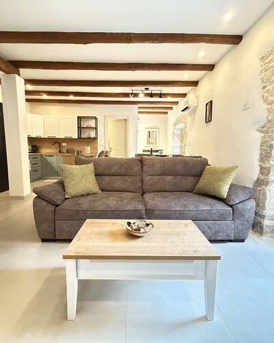Casa Rossa Ac, Wifi, Prodol - Croazia: Meubles, Design Intérieur, Sol, Canapé, Sol, Bois, Pièce, Table, Salon, Plafond
