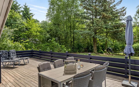 Mila - 30Km from the Sea: Toit, Maison, Domicile, Chalet, Porte, Siding, Plate-Forme, Porche, Planche, Dur