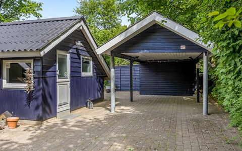Mila - 30Km from the Sea: Toit, Maison, Domicile, Chalet, Porte, Siding, Plate-Forme, Porche, Planche, Dur
