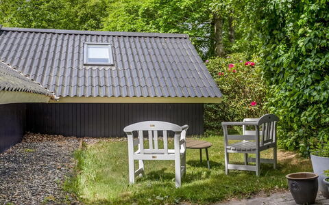 Mila - 30Km from the Sea: Toit, Maison, Domicile, Chalet, Porte, Siding, Plate-Forme, Porche, Planche, Dur
