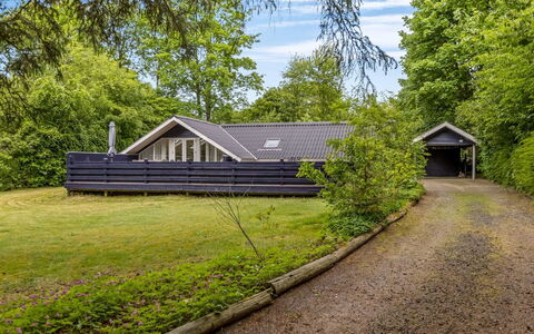 Mila - 30Km from the Sea: Toit, Maison, Domicile, Chalet, Porte, Siding, Plate-Forme, Porche, Planche, Dur