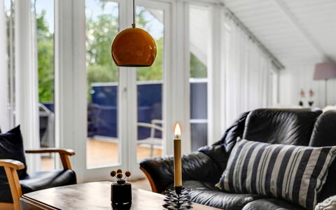 Mila - 30Km from the Sea: Meubles, Bois, Design Intérieur, Éclairage, Domicile, Sol, Luminaire, Salon, Pièce, Plafond