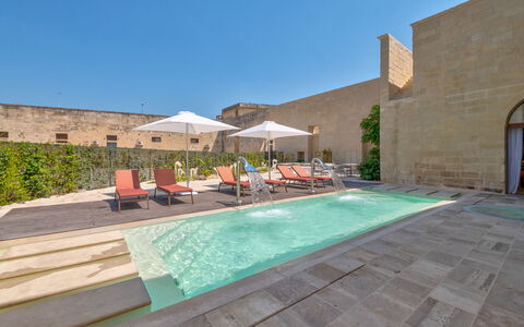 Palazzo Corte Dei Granai: Piscine, Cour, Hacienda, Hôtel, Plante D'Appartement, Pot De Fleur, Caractéristique De L'Eau, Villa