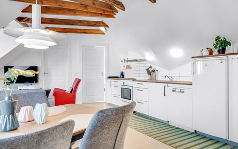 Evamaria - 150M to the Fjord: Meubles, Design Intérieur, Sol, Sol, Bois, Plafond, Luminaire, Chaise, Cuisine, Pièce
