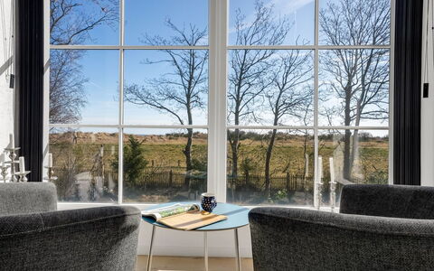 Judit - 10M from the Sea: Meubles, Verre, Chaise, Daylighting, Table Basse, Salon