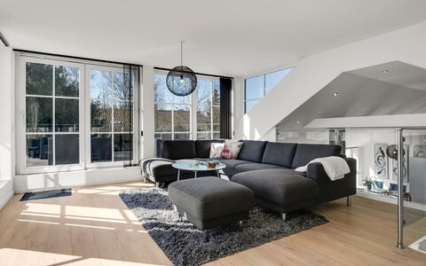 Judit - 10M from the Sea: Meubles, Design Intérieur, Canapé, Sol, Mur, Sol, Salon, Plafond, Bois, Appartement